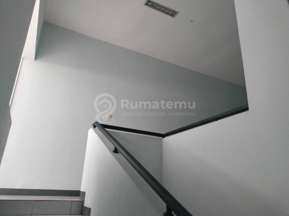 DIJUAL Ruko 2 Lantai Cocok Untuk Gudang – Taman Kopo Indah 3  Spesifikasi: