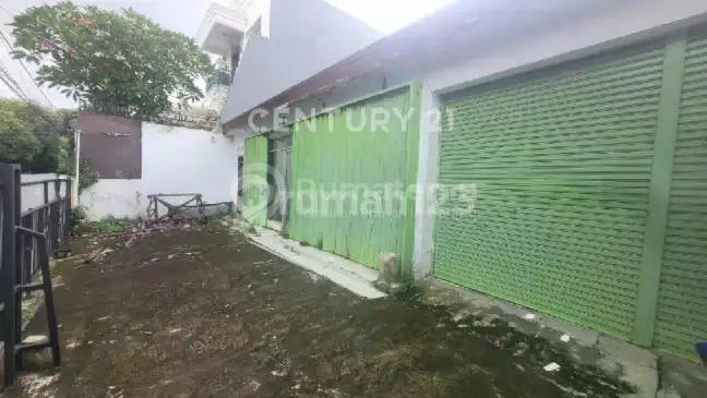Rumah Tua Lokasi Strategis di Jakarta Timur Jalan Lebar Tdk Kumuh