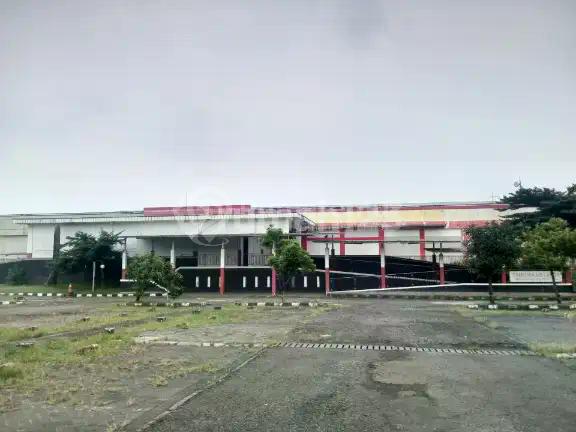Dijual Gedung Ex Carrefour Ciputat, bagus untuk investor, sudah ada penyewa nya
