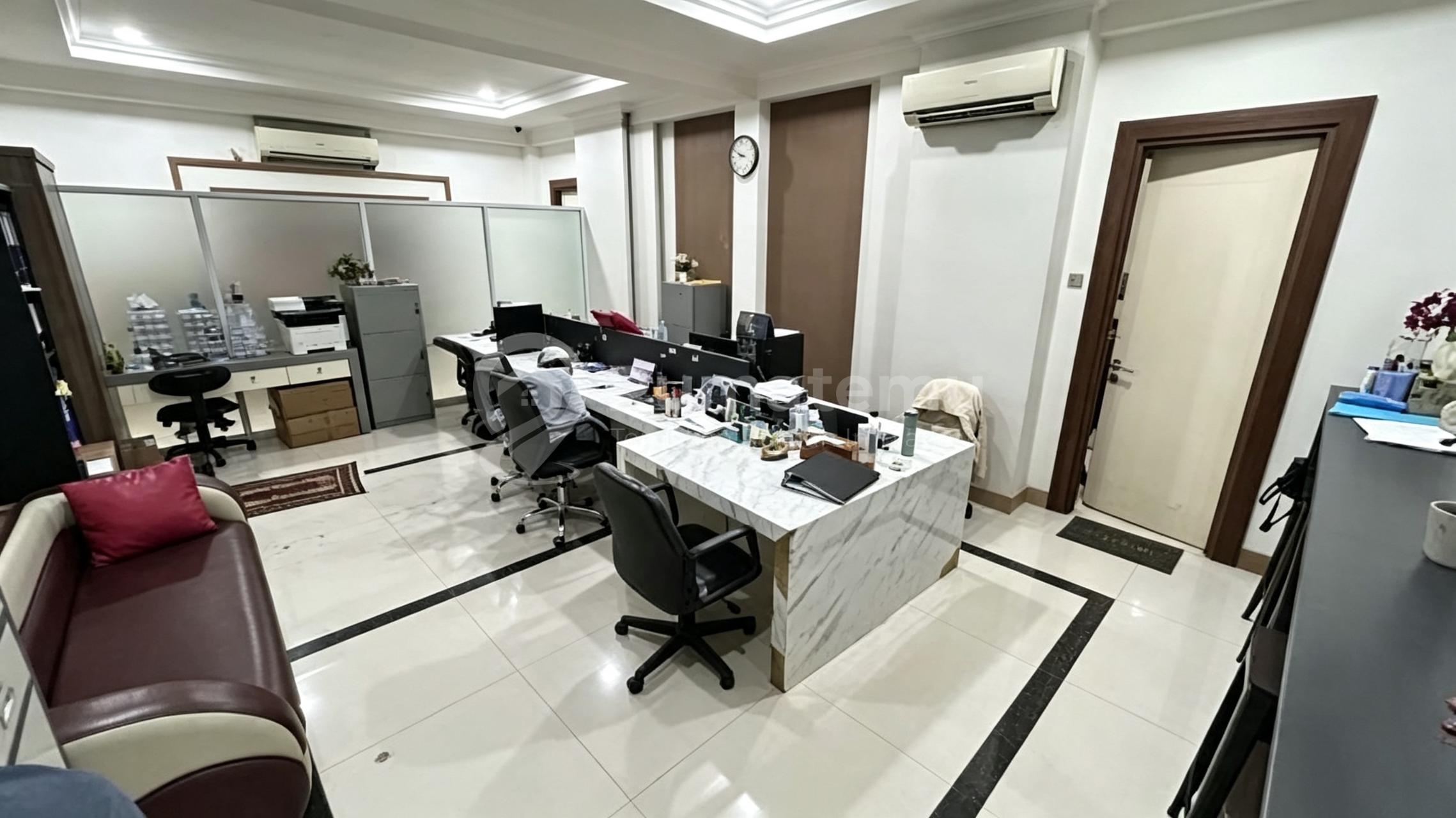 Dijual Cepat Ruko 3 Lantai Tempat Usaha Dipinggir Jalan Raya di Kemang, Siap Pakai,Luxury