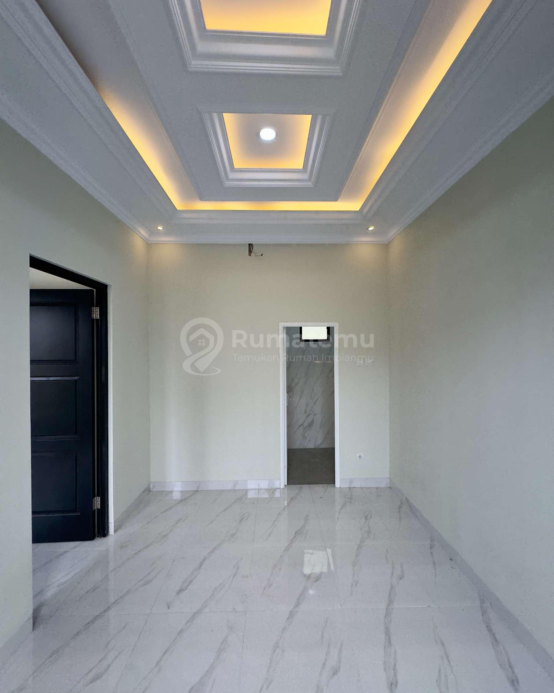 RUMAH MEWAH 3 LANTAI SIAP HUNI - JAGAKARSA, JAKARTA SELATAN