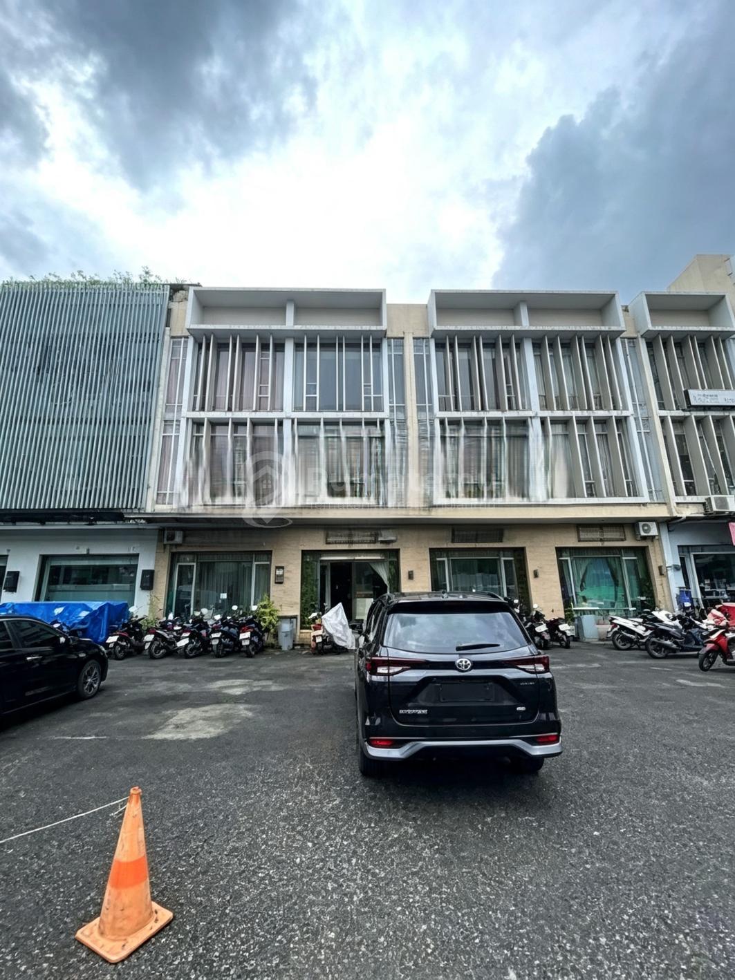 Ruko Bagus Siap Pakai Lokasi Paling Strategis di Grand Wisata
