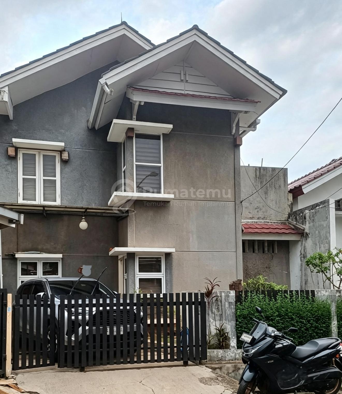 Dijual Rumah Siap Huni Dengan Halaman Belakang Yang Luas Di Sektor 5 Bintaro Jaya