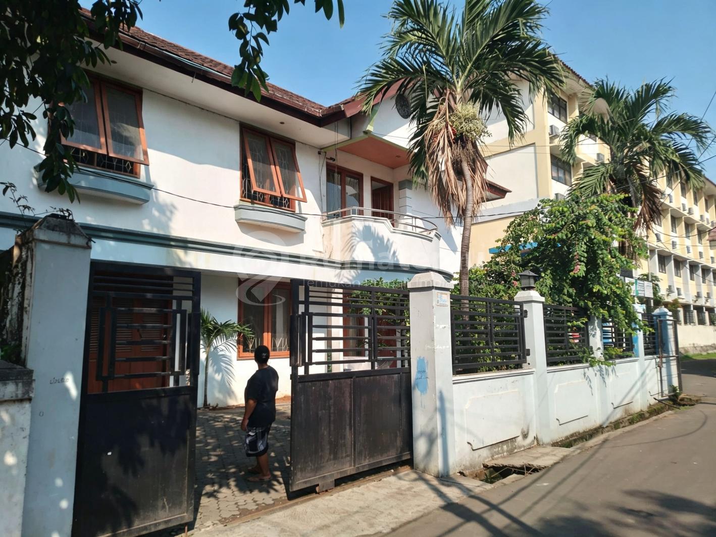Dijual rumah dan kostan posisi ngantong ke belakang BU Duren Sawit, Jakarta Timur