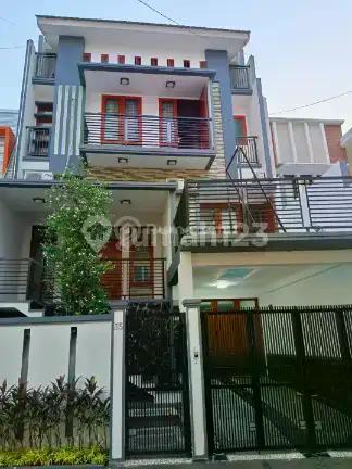 Dijual Rumah Lux 4 Lantai Palmerah Residence Kav 35 Jakarta Brt
