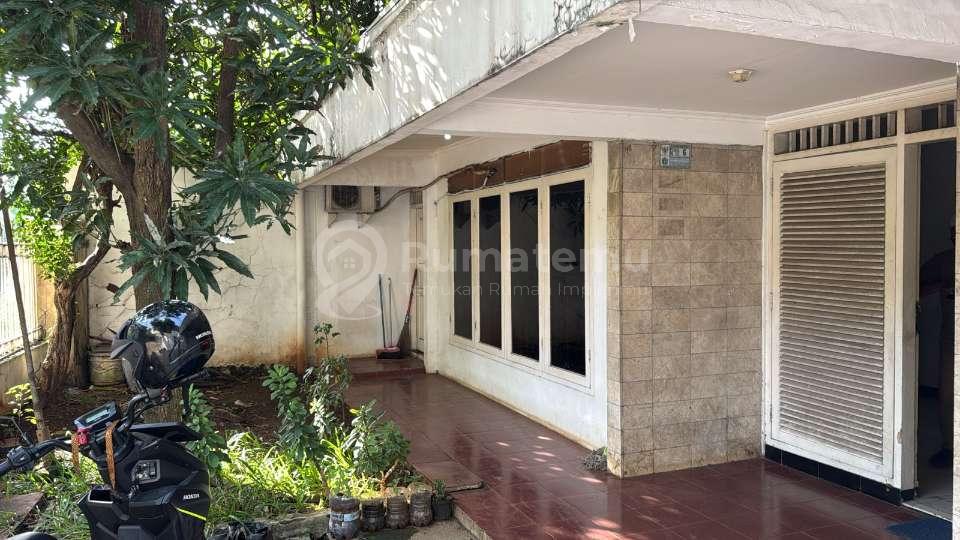Dijual tanah Akses jalan 3 mobil bonus rumah lama strategis di Mampang Prapatan