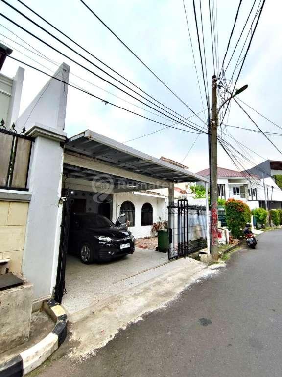 Dijual B U rumah di Lebak Bulus dekat dengan stasiun MRT, Cilandak, Jakarta Selatan