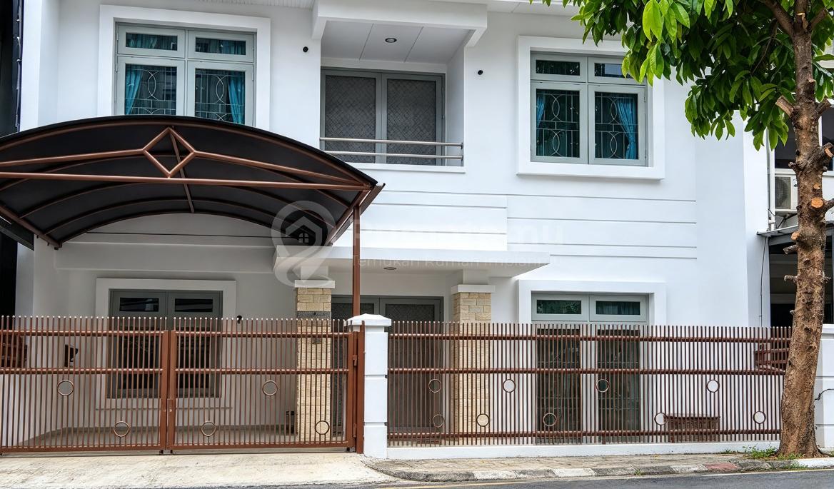 Daan Mogot Baru, Jakarta Barat..Disewakan Rumah 2 Lantai, Minimal Sewa 2 Tahun, KT 4, KM 3, Semi Furnished, Air Pam, Shm.-K30926.z