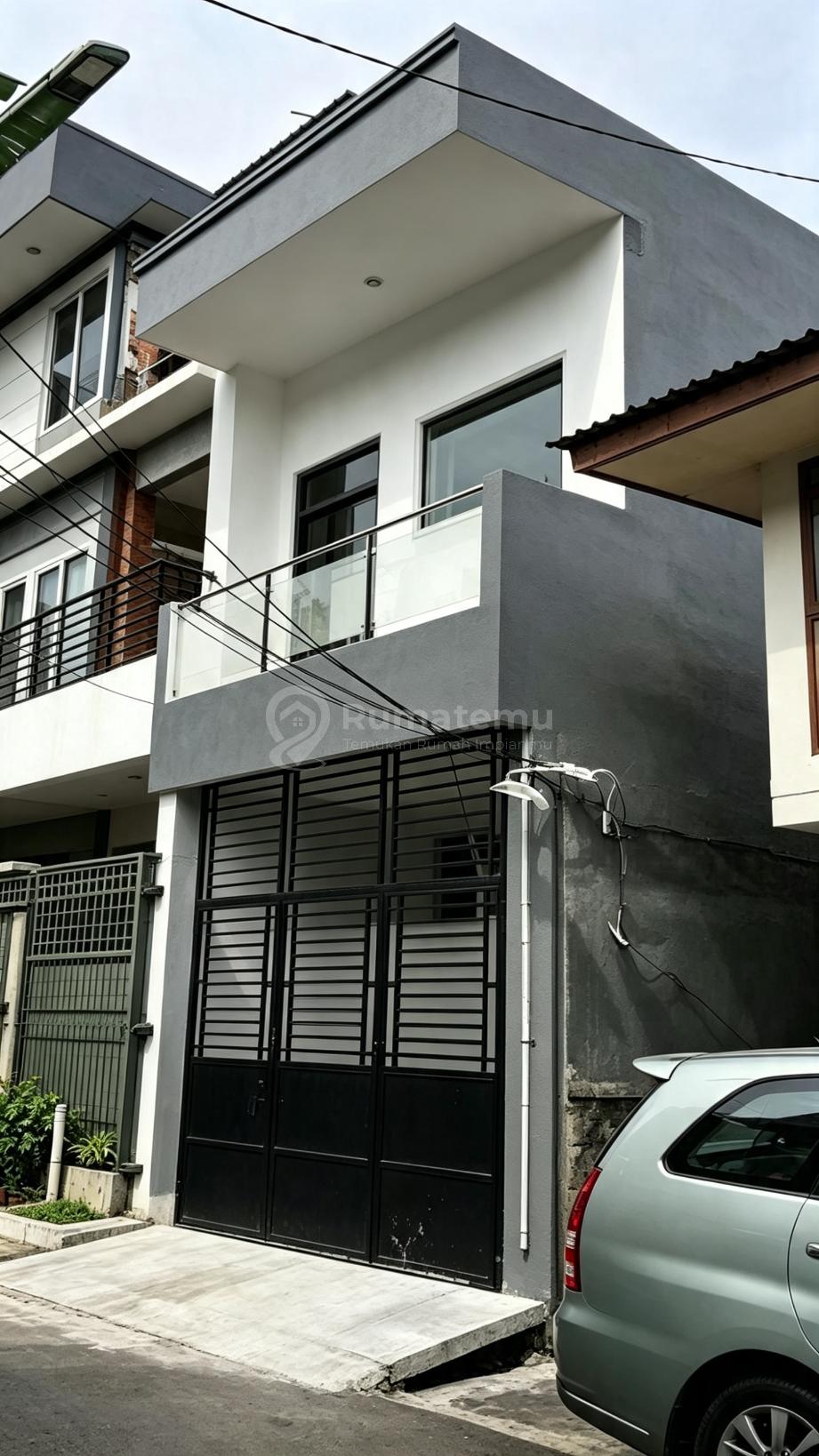 Rumah 3 lantai Siap Huni Di Jalan Kerajinan 2 Tamansari Jakarta Barat