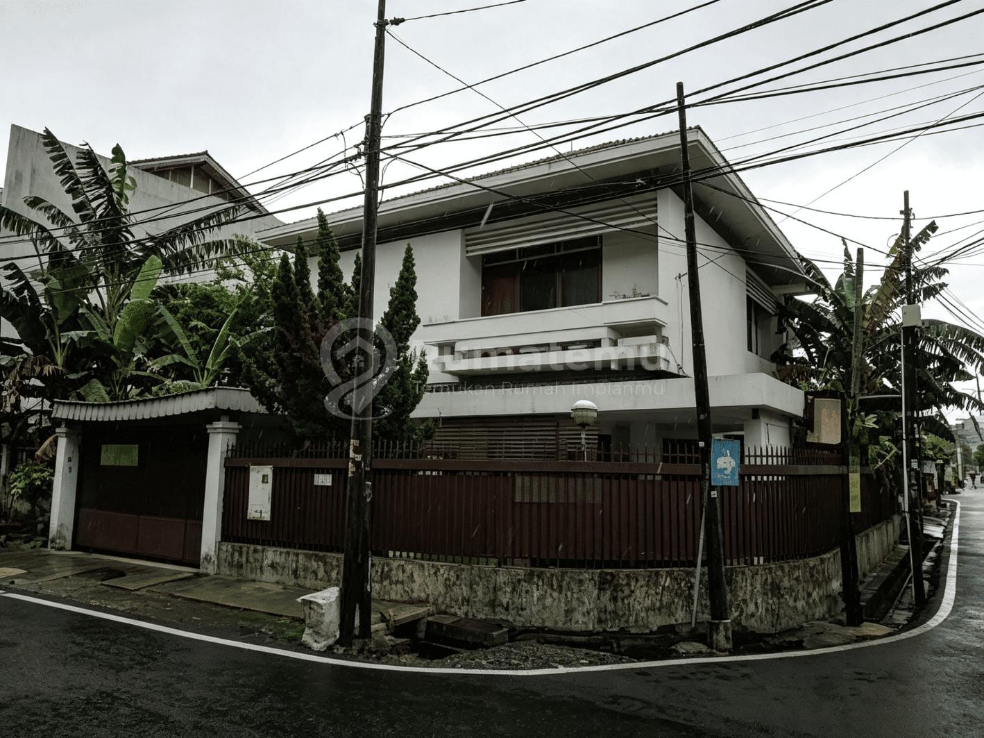 Dijual rumah hitung tanah saja dibawah njop hadap utara barat row jalan depan 3 mobil row jalan samping 1 mobil, Cideng, Jakarta