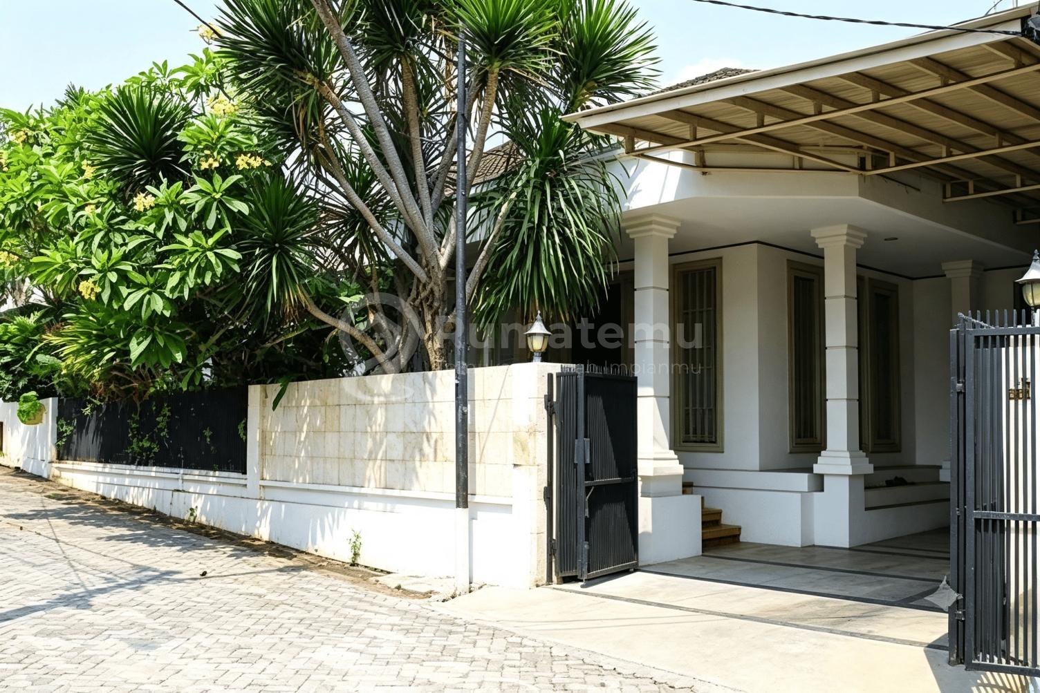 Disewakan rumah cantik semifurnished Swimming pool di Cipete Selatan, Cilandak