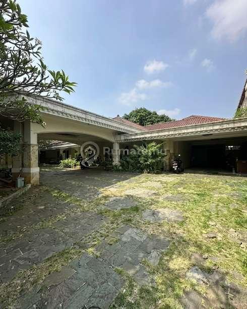 Dijual Rumah 2 Lantai di Menteng. Lokasi Elite, Dekat Jl. Suwiryo