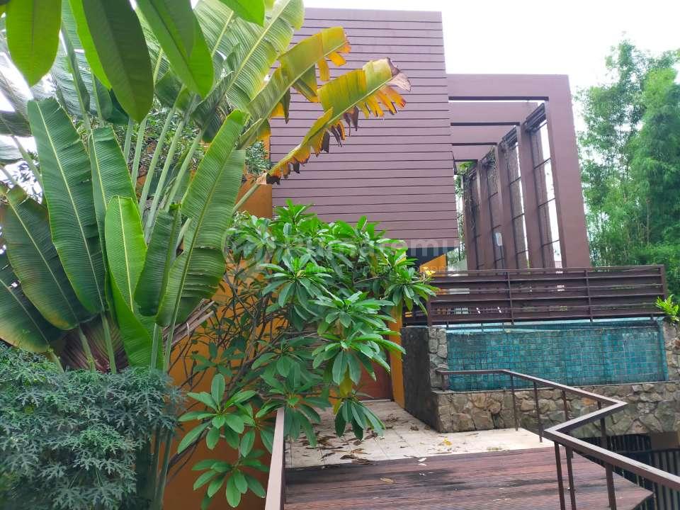 Sewa Town house 2 lantai B U dengan swimming pool di Kemang