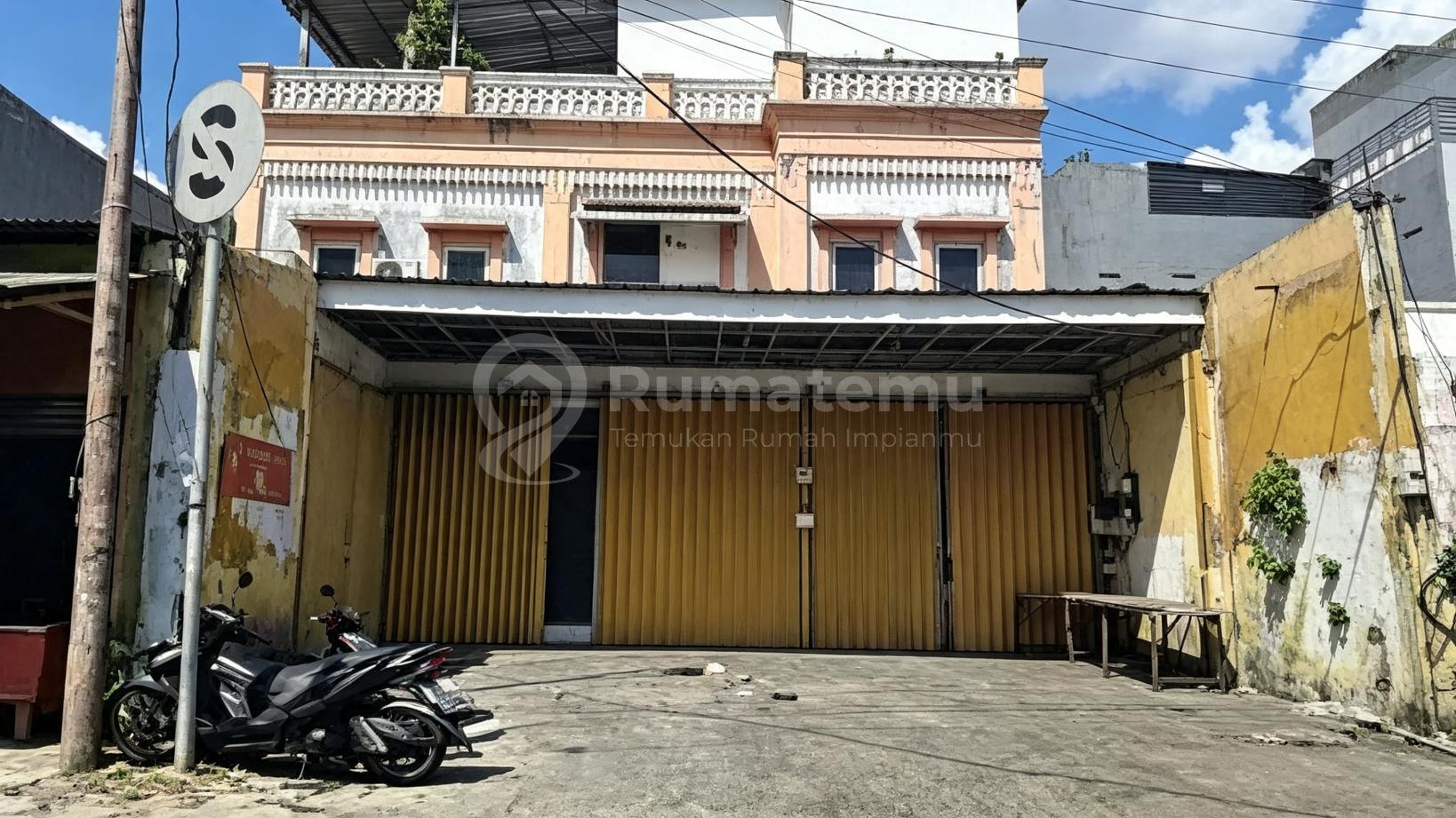 Di Sewakan Ruko Gandeng 3 di Jalan Kemanggisan Raya Jakarta Barat
