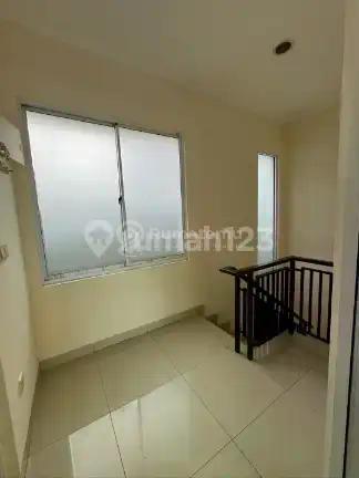 Rumah Murah 2 Lantai di Green Lake Cipondoh Karang Tengah Tangerang Kota Banten