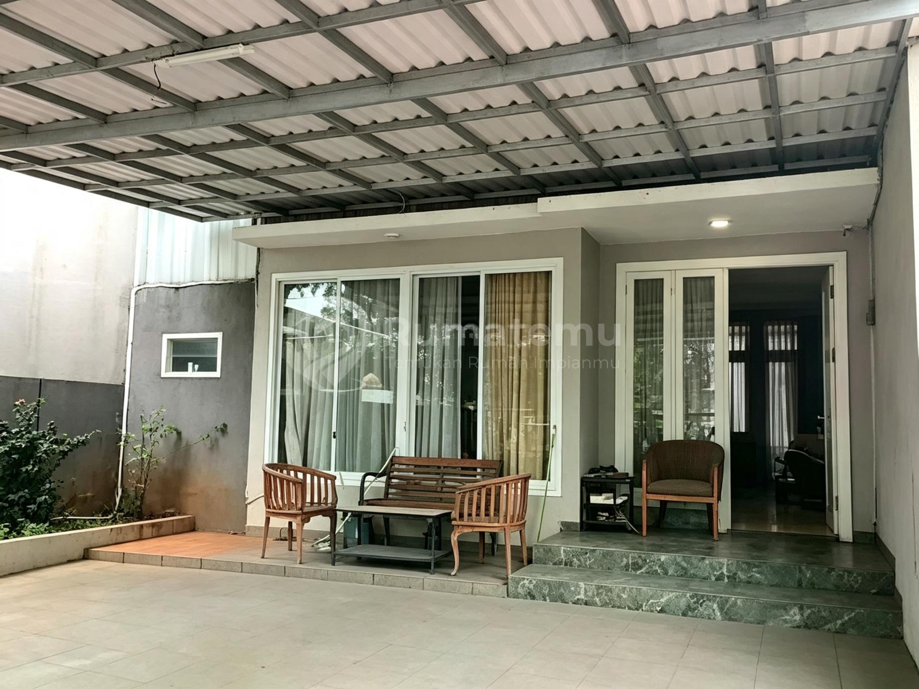 Dijual Rumah 2 Lantai di Villa Melati Mas