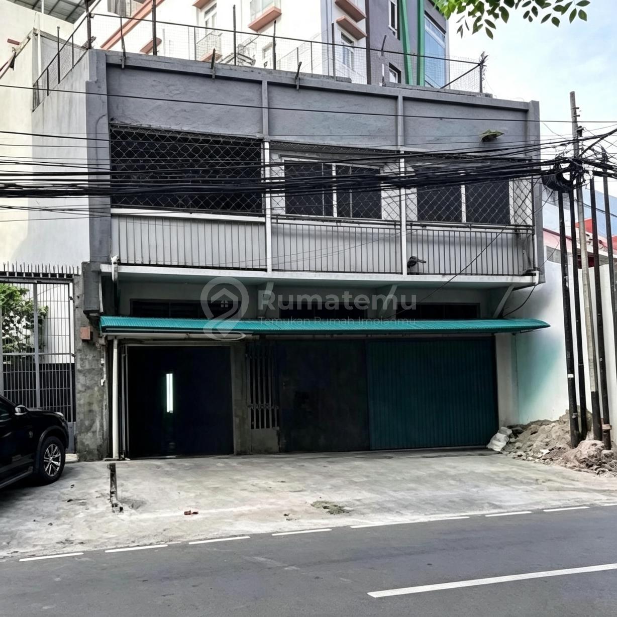 Dijual ruko gandeng area Pasar Baru Dibelakang ruko ada lahan kosong taman, Sawah Besar, Jakarta Pusat
