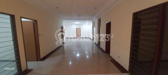 Cocok Tinggal/Kantor/Resto/Klinik, Siap Huni Pinggir Jalan Area Thamrin-Sudirman, 400 Meter ke MRT dan 800 Meter ke Bundaran Hi,