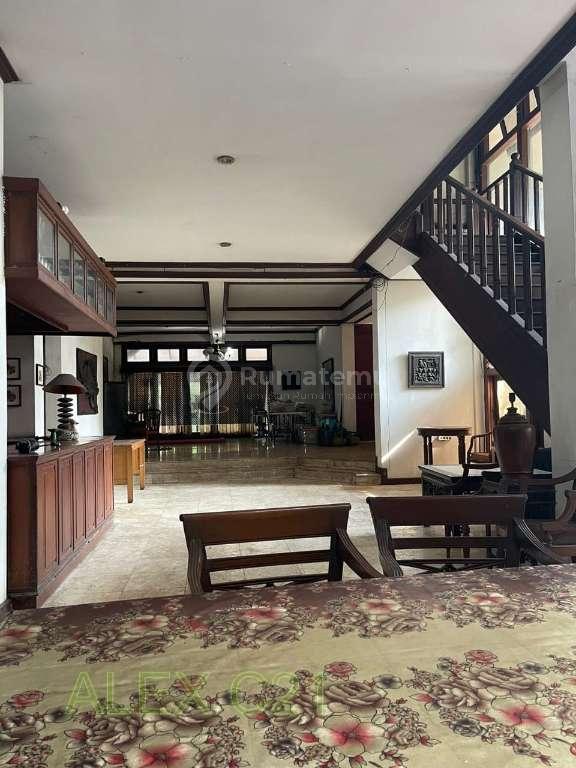 Dijual rumah Cocok untuk usaha, tempat tinggal, kost, resto, cafe  dibawah NJOP di Bintaro Jaya Sektor 1, Bintaro