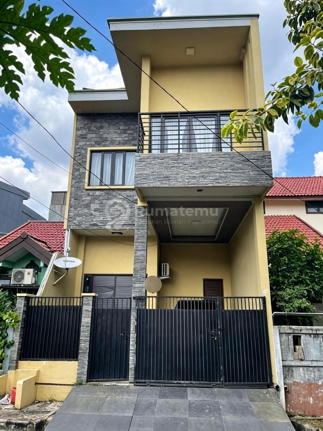 DIJUAL RUMAH Perumahan Duta Bumi 3 Harapan Indah Bebas Banjir Include Kitchen set + AC 3 unit + Filter Air sumur, pejuang