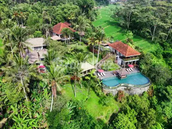 Rv-3009 Serene Retreat: Luxurious 4-Bedroom Villa With Dual Pools In Ubud