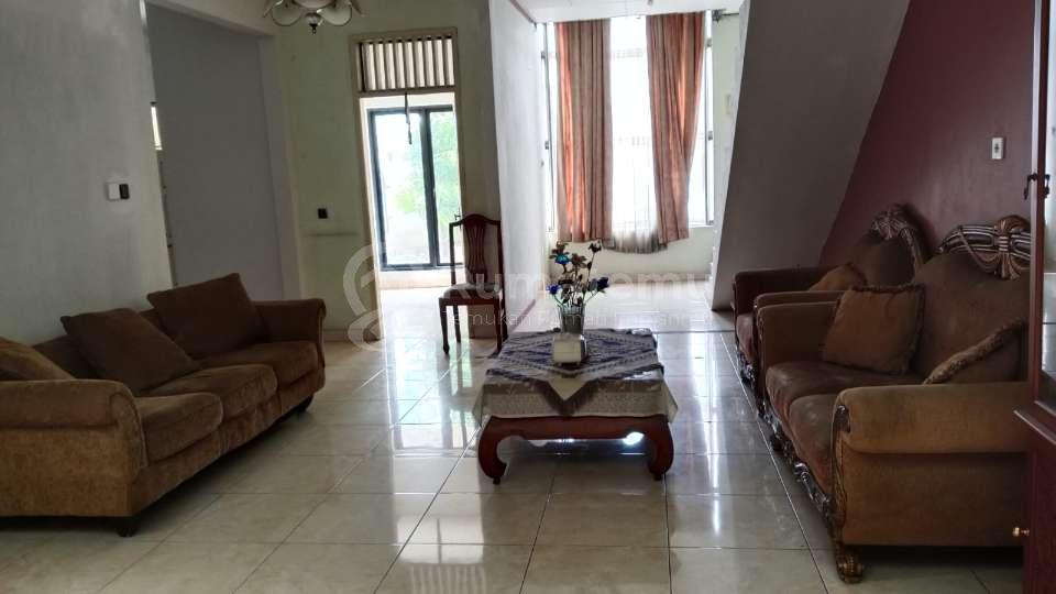 Dijual rumah siap huni Row akses jalan 2 mobil lebih lokasi strategis di Puri indah, Kembangan Selatan, Jakarta