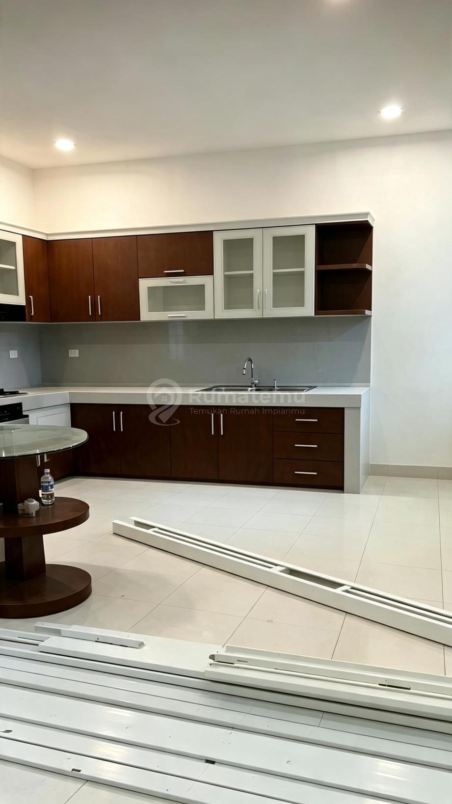 Disewakan Rumah Di Greencove, Bsd, Baru Cat Ulang