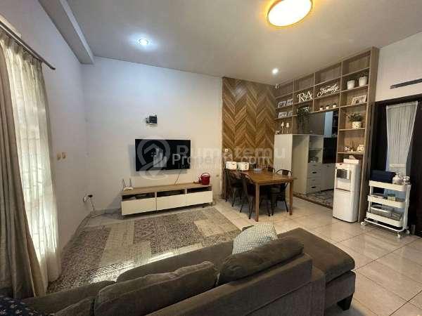 Jual Rumah Cantik Cijagra Dekat Suryalaya, Buah Batu Bandung