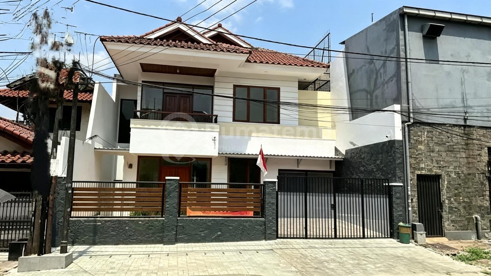 Rumah Sewa 2 Lantai Dekat Jalan Jendral Sudirman, Jakarta Selatan