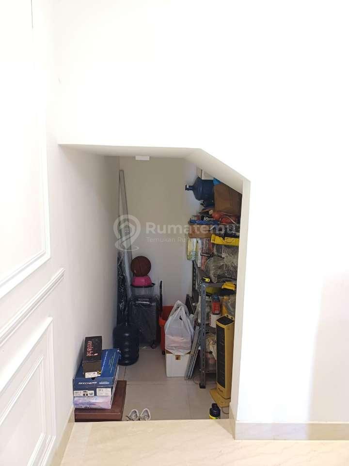 Dijual Cepat Rumah di The Riviera at Puri 8×18.