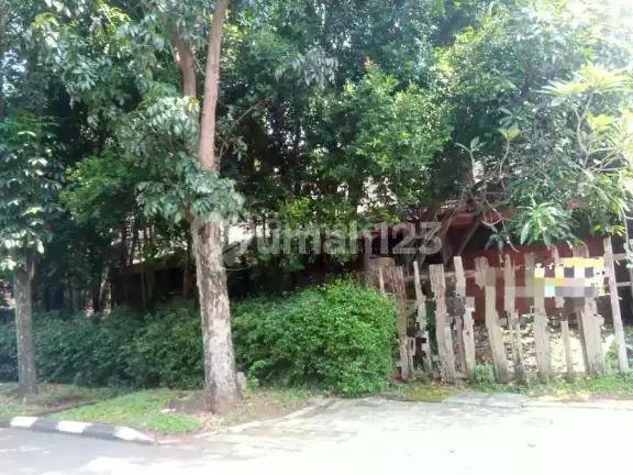 Dijual Rumah Hitung Tanah Posisi Hoek di Puspitaloka BSD