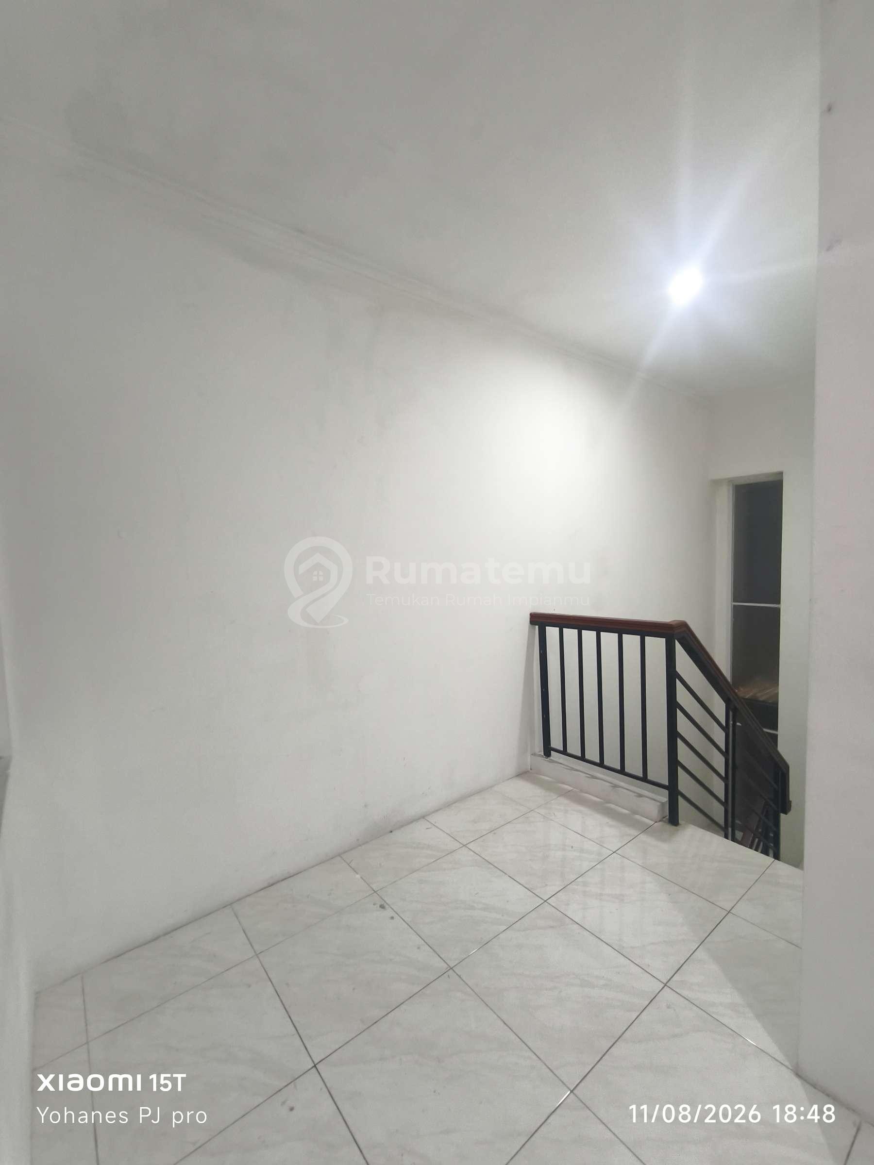 Dijual rumah 2 lantai siap pakai di golden palm residence
