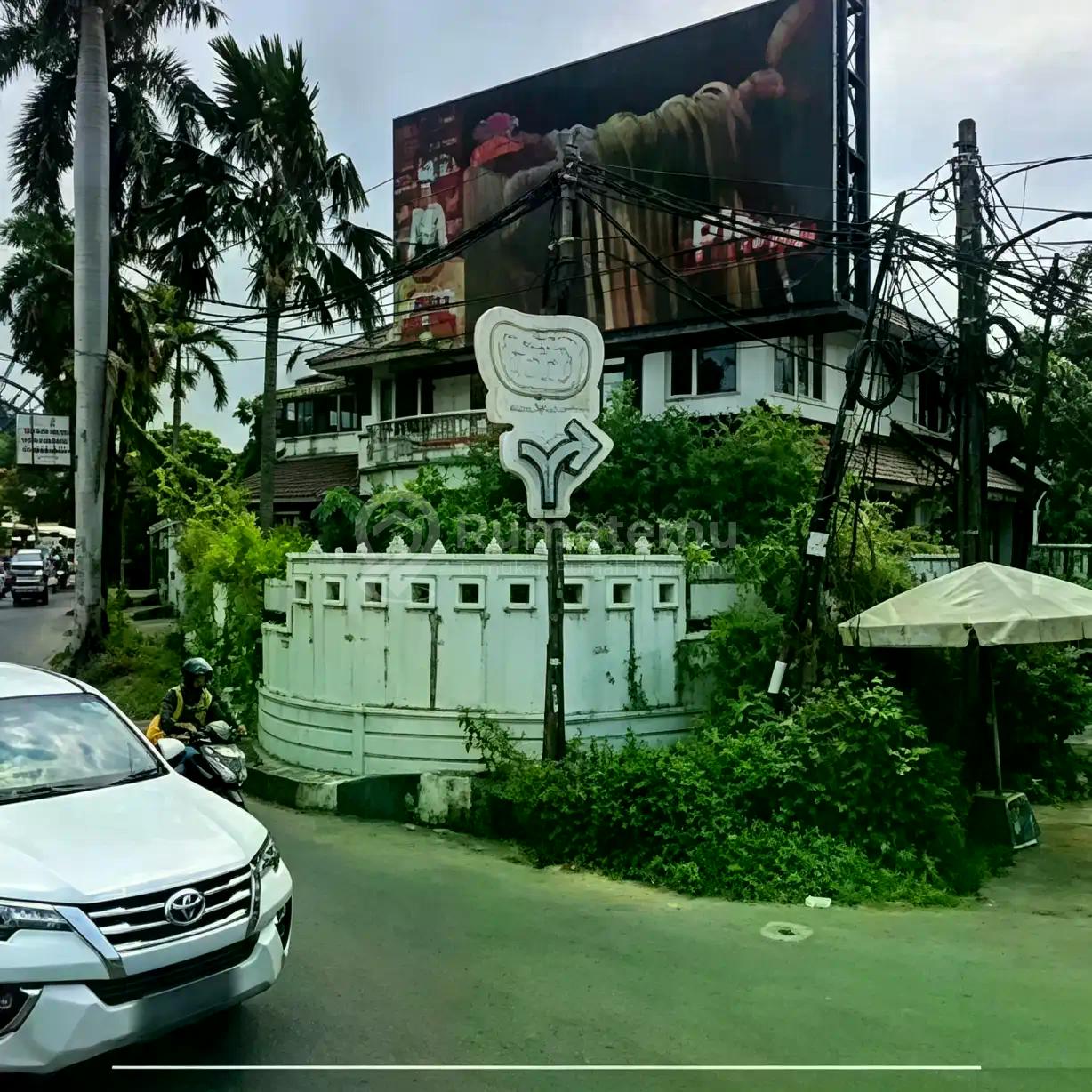 Disewakan Rumah Komersil Hoek di Pluit Luas 700-1000M2 Hanya 1,5 Miliar/Tahun!! Cocok Utk Showroom, Restaurant, Cafe, Sekolah, Supermarket, Tempat Olahraga, Etc!! Jakut