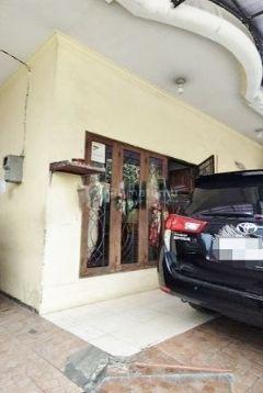 Rumah Kokoh Hoek Hdp Timur, Jan Lbr Lingk. Tenang dan Aman di Duri Kepa. 20760