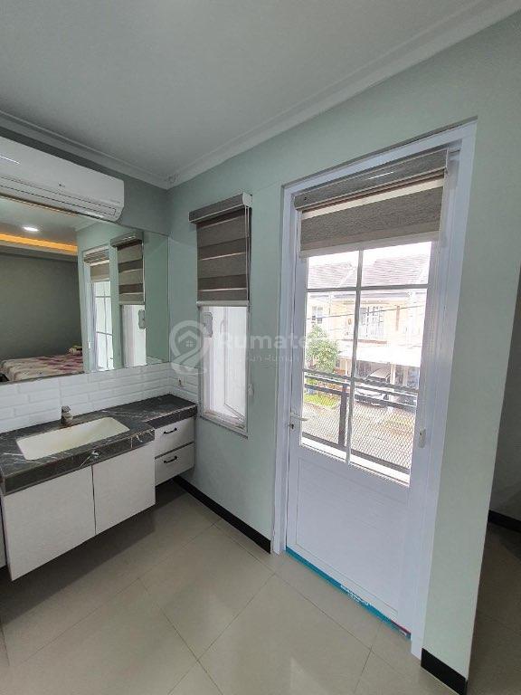 DIJUAL Rumah Semi Furnished 2 Lantai di Taman Kopo Indah 3 Springville