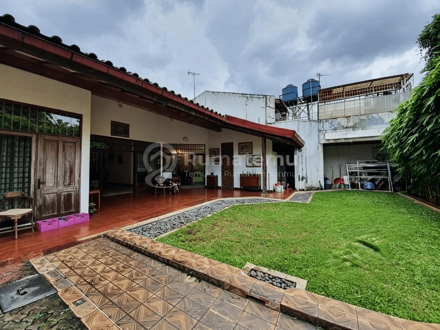 Jual murah rumah dengan wooden style di komplek area Klasik di Bangka, mampang Prapatan, Jakarta