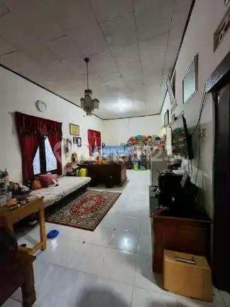 Rumah Dibawah NJOP Area Jatinegara, 30 Meter ke Terminal Kampung Melayu. NJOP PBB 2025 : 5,742,774,000