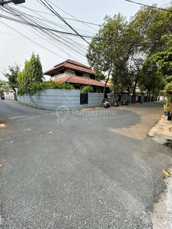 Dijual rumah tua Bebas banjir Akses jalan 2 mobil di Kemang, Bangka, Mampang Prapatan, Jakarta