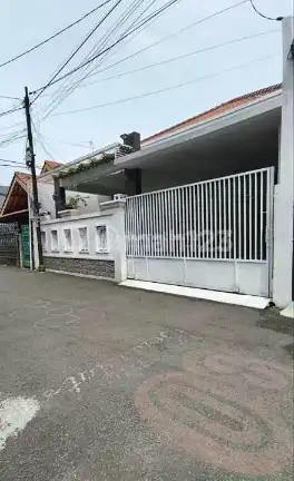 Rumah Siap Huni di Utan Kayu Jakarta Timur