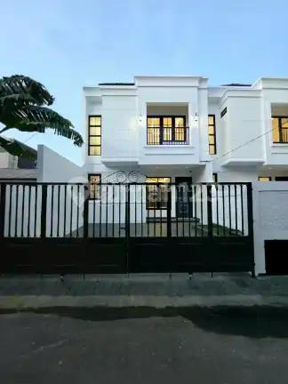Rumah Baru Dalam Komplek di Pondok Bambu