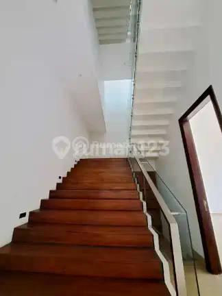 Rumah Baru 3 Lantai Design Istimewa Strategis