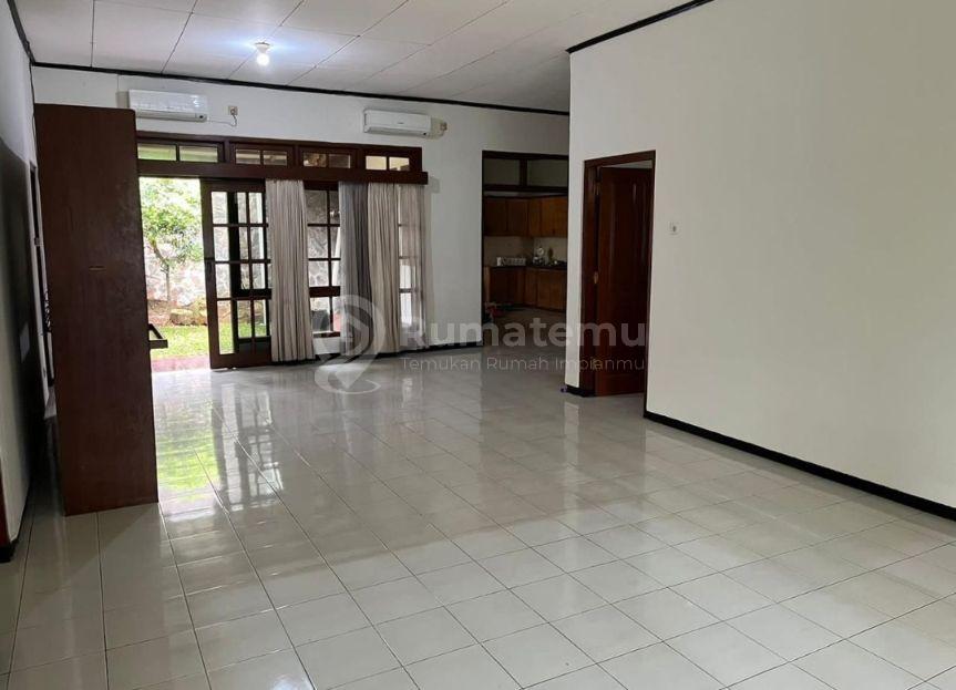RUMAH DIJUAL 1 1/2 LANTAI AREA KEBAYORAN BARU
