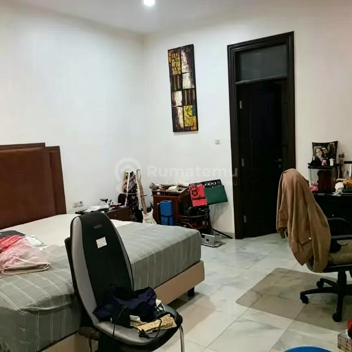 Intercon Kebon Jeruk [Rumah]: 2 Lt- Hadap Barat
