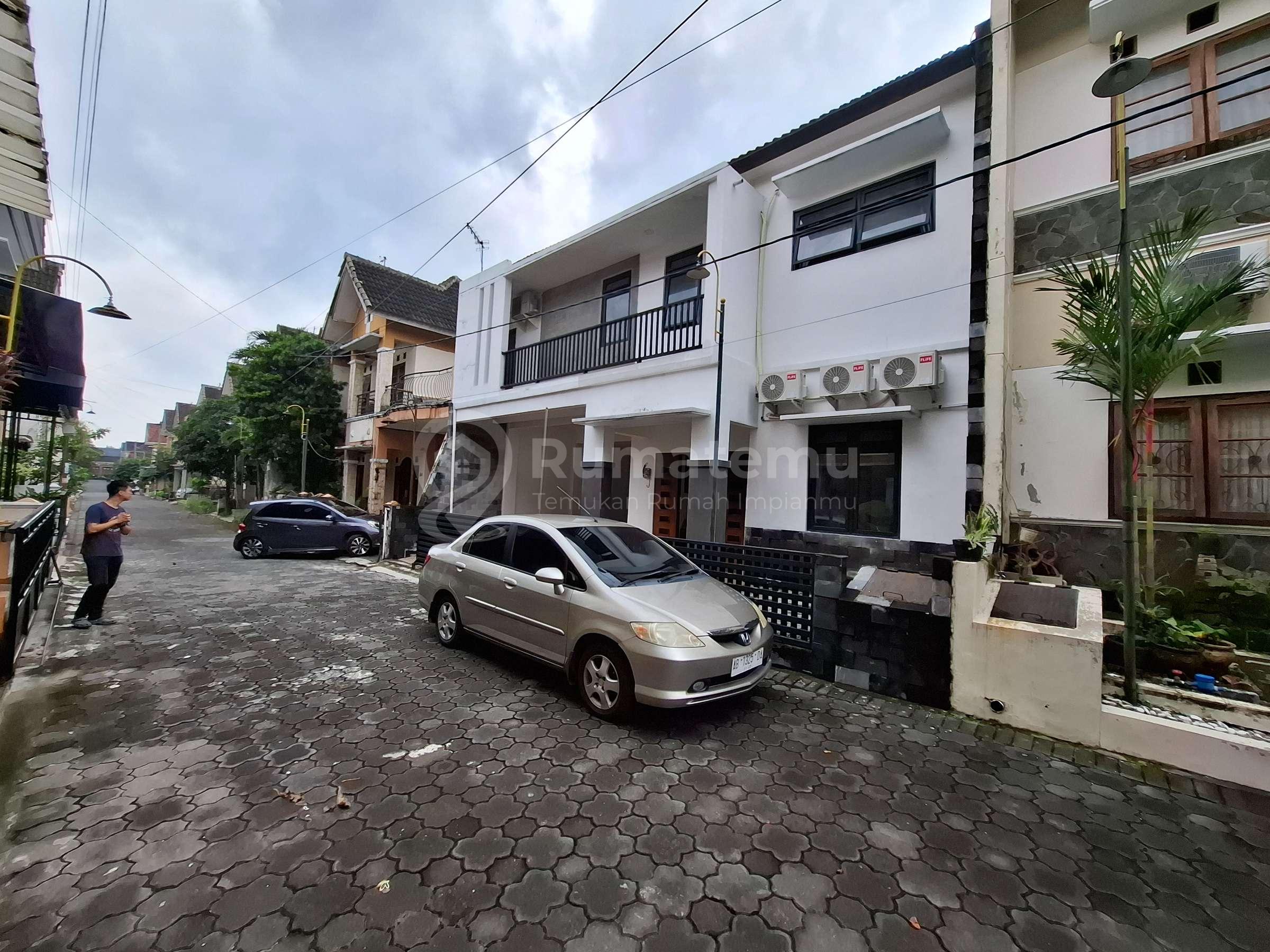Rumah 2 lantai perumahan taman kuantan sendangadi mlati sleman yogyakarta
