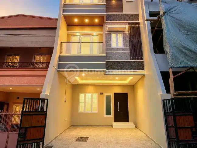 For Sale:  Rumah Mewah Brand New 3 LT Lokasi Istimewa Tomang, Jakarta Barat