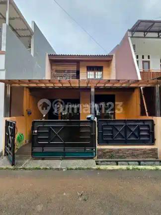 Rumah Dalam Komplek Taman Malaka di Duren Sawit