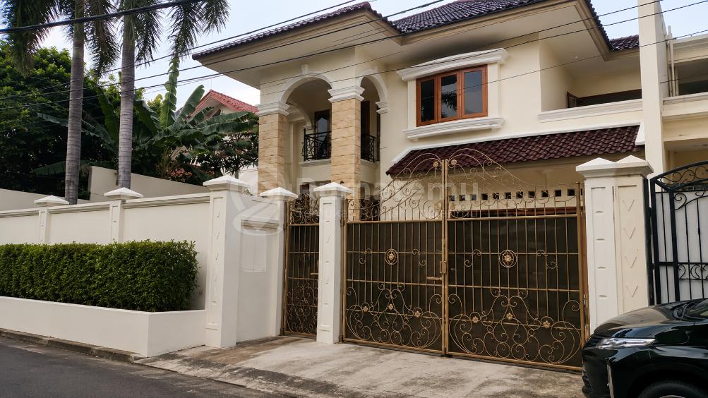 Rumah siap huni ada kolam renang Cilandak jakarta Selatan