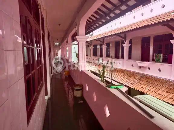 Tanah Berikut Bisnis Kos-Kosan Dekat Universitas Indonesia
