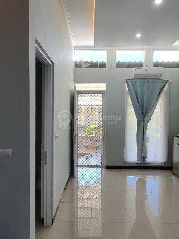 DIJUAL Rumah Semi Furnished 2 Lantai di Taman Kopo Indah 3 Springville