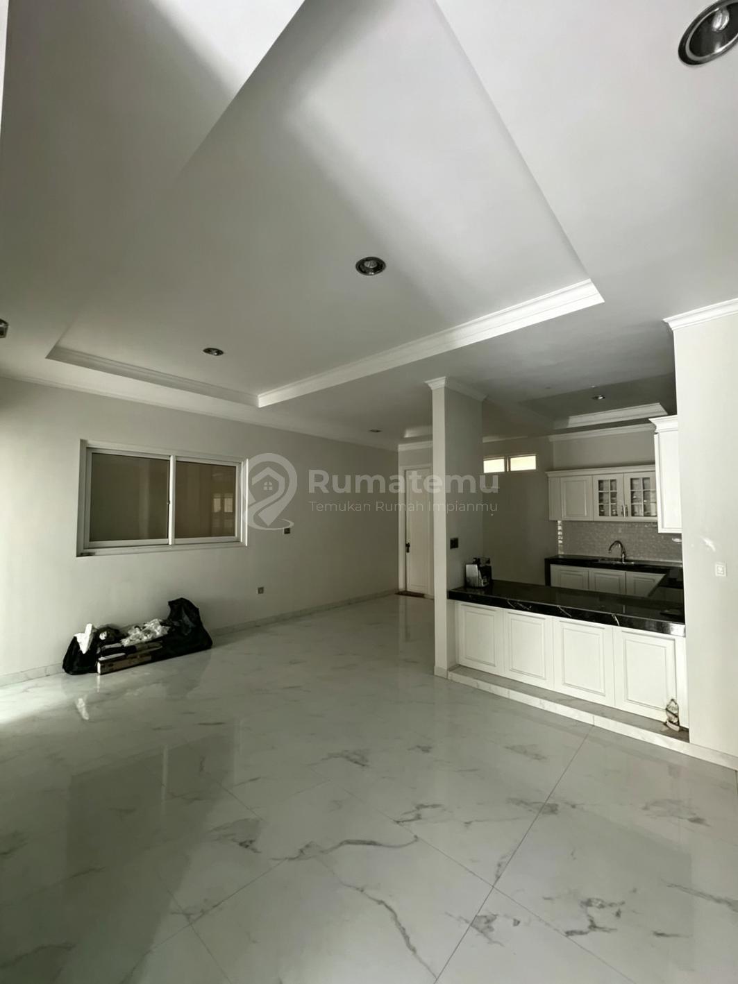 Rumah Grisenda Pik Semi Furnish 4+1 Br 2 Lantai Full Marmer
